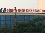 Lắp đặt bộ logo công ty TNHH nhôm kính Hoàng Long