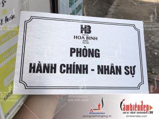 Biển phòng HC-NS chất liệu alu xước trắng dán decal
