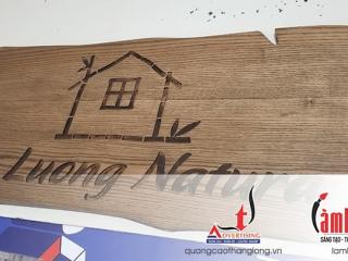 Cách lựa chọn chất liệu và thể hiện nội dung trên biển quảng cáo gỗ