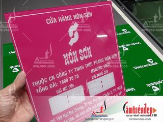 Biển cửa hàng nón sơn mica trong in UV ngược mặt sau