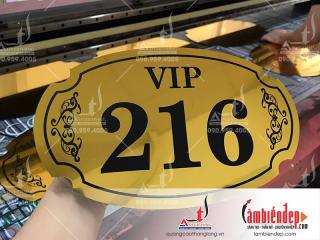 Biển phòng VIP alu vàng gương in uv
