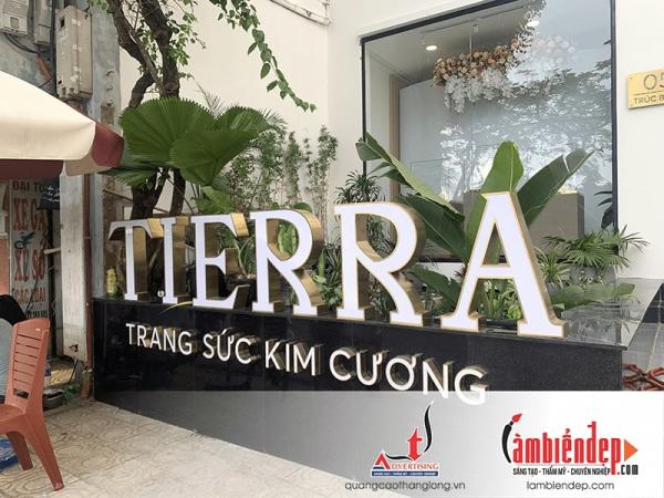 Thi công biển quảng cáo chữ nổi chất liệu inox