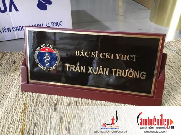 Biển chức danh, biển để bàn, lễ tân