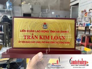 Tại sao biển chức danh để bàn phải chia nhị cấp tam cấp?