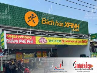 Ưu điểm và hạn chế khi làm biển cửa hàng bằng thanh lam tôn