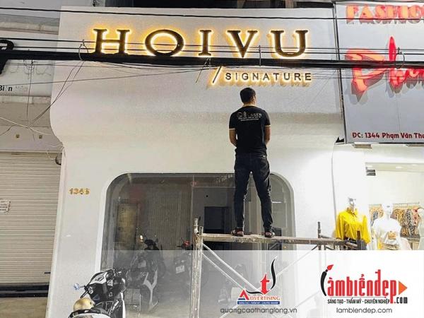 Thi công biển shop quầo áo và phụ kiện thời trang