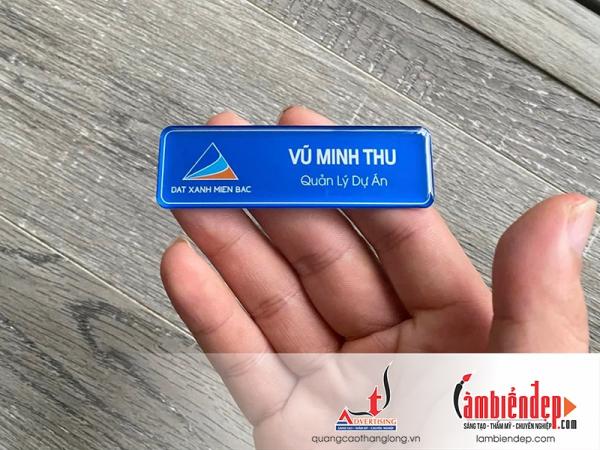 Làm bảng tên nhân viên, thẻ nhân viên nam châm tại Hà Nội