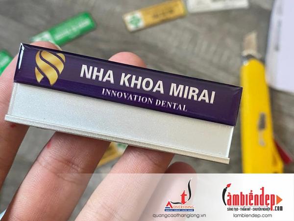 Làm bảng tên nhân viên, thẻ nhân viên nam châm tại Hà Nội