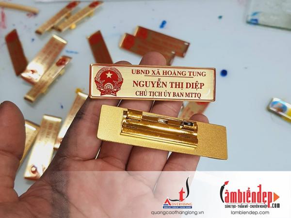 Làm bảng tên nhân viên, thẻ nhân viên nam châm tại Hà Nội