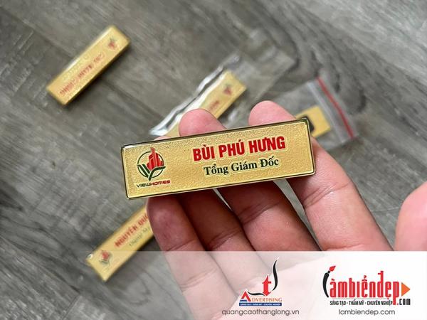 Làm bảng tên nhân viên, thẻ nhân viên nam châm tại Hà Nội
