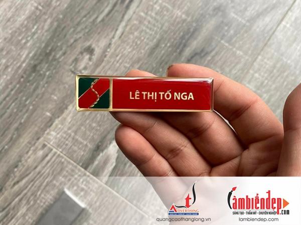Làm bảng tên nhân viên, thẻ nhân viên nam châm tại Hà Nội