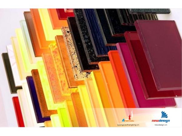 Thi công các loại biển kính quảng cáo - backdrop kính