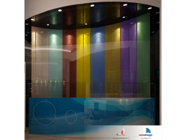 Thi công các loại biển kính quảng cáo - backdrop kính