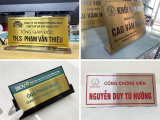 Các kiểu dáng biển chức danh làm bằng inox
