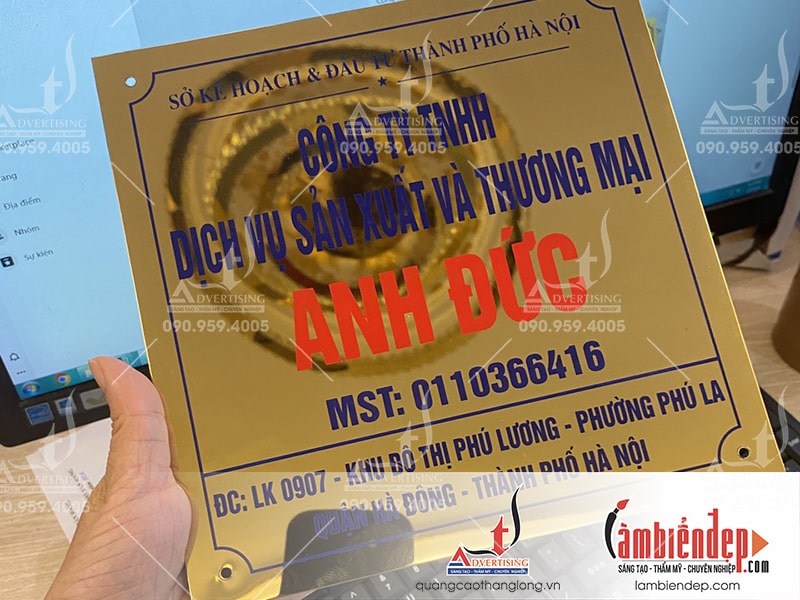 Biển_công_ty_anh_đức_alu_vang_gương_in_UV-min.jpg (110 KB)