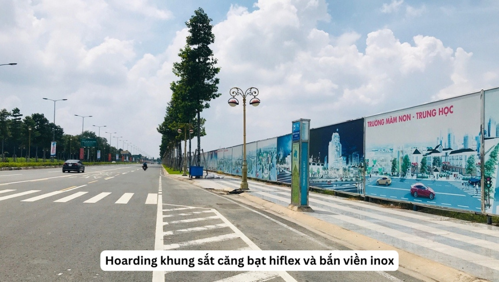 Hoarding khung sắt căng bạt hiflex và bắn viền inox