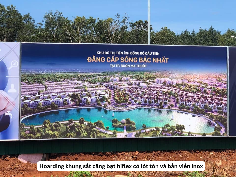 Hoarding khung sắt căng bạt hiflex có lót tôn và bắn viền inox