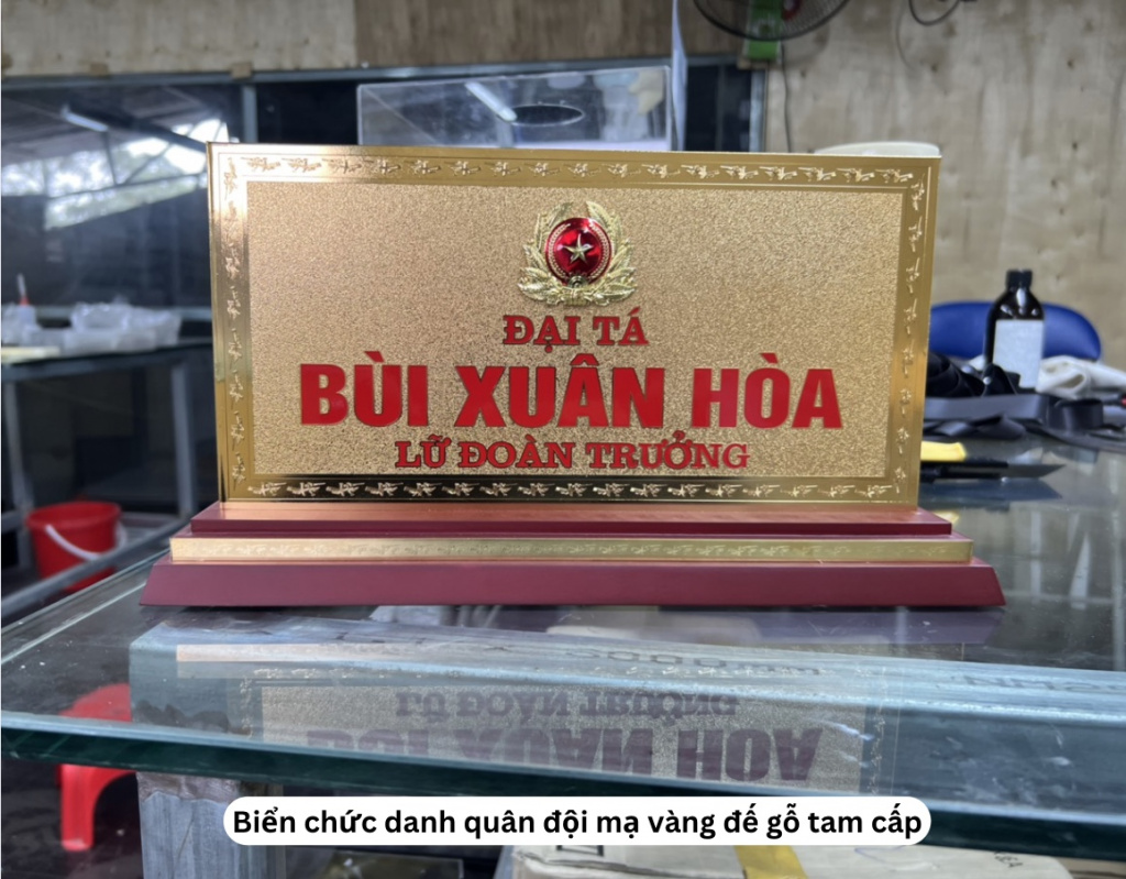 Biển chức danh quân đội mạ vàng