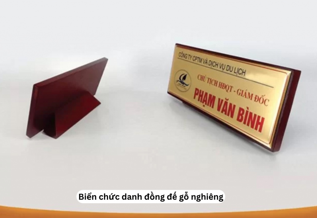Biển chức danh đồng đế gỗ nghiêng