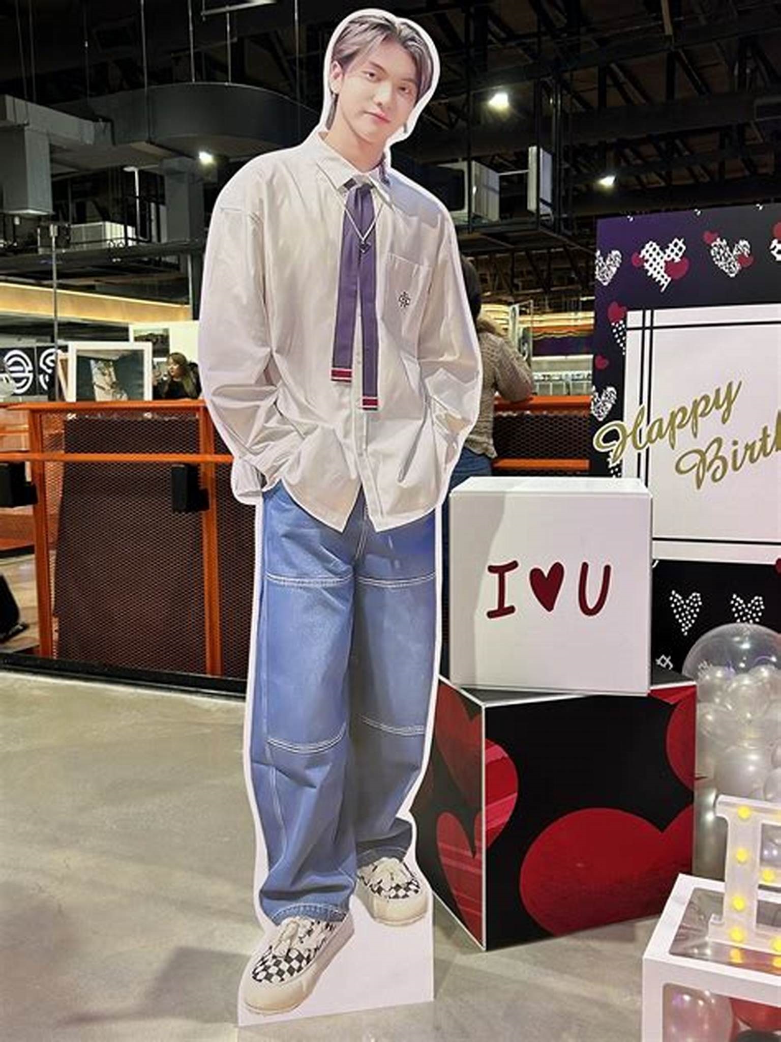 standee formex người nổi tiếng