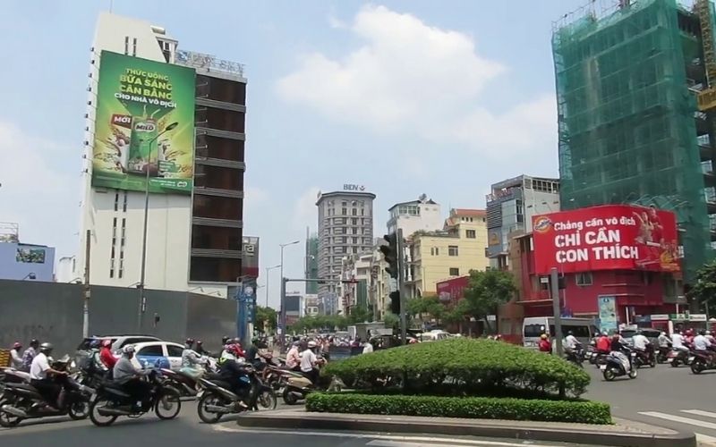 Ovaltine khiêu chiến Milo trên biển quảng cáo Việt Nam